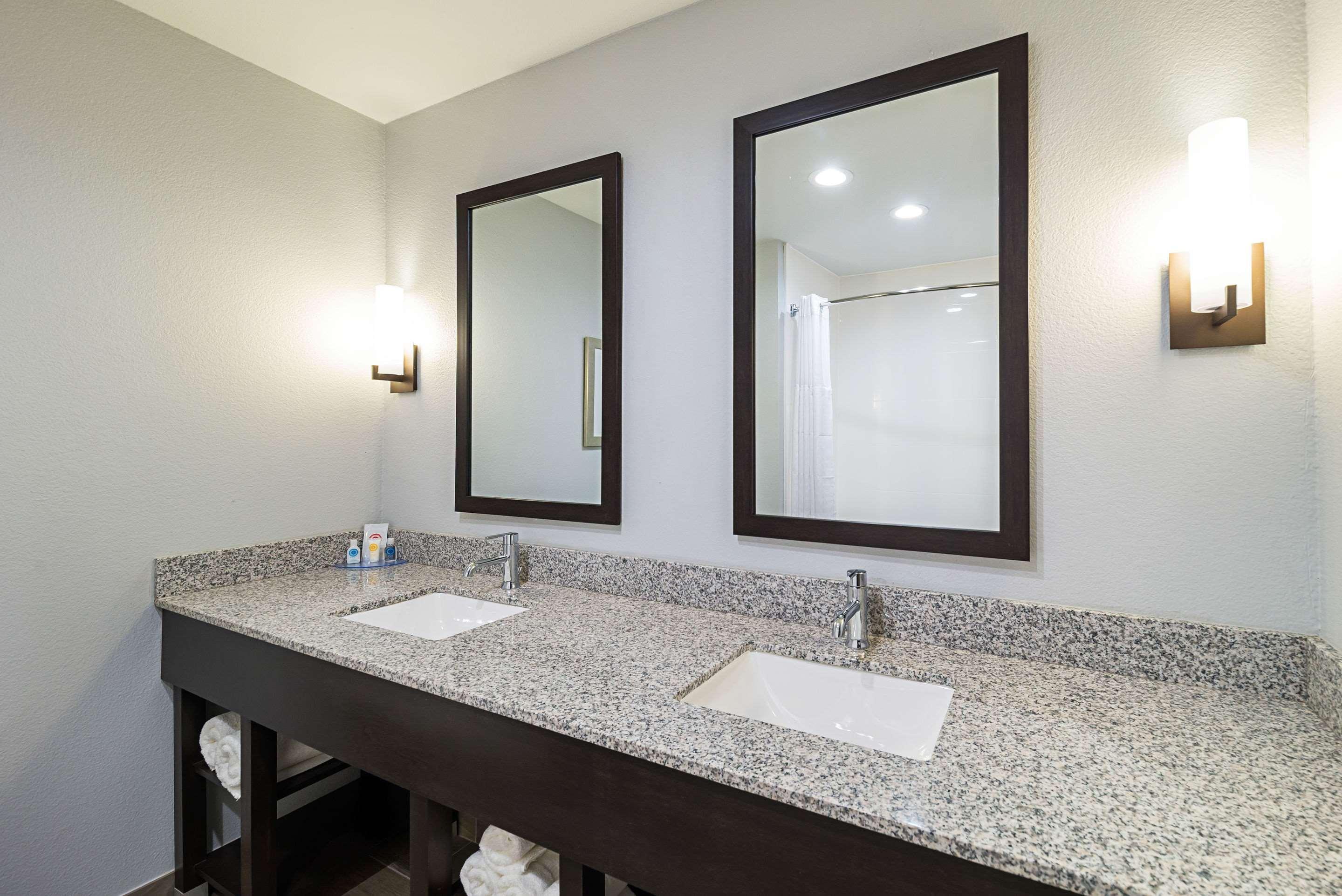 Comfort Inn & Suites Oklahoma City Near Bricktown Exteriör bild